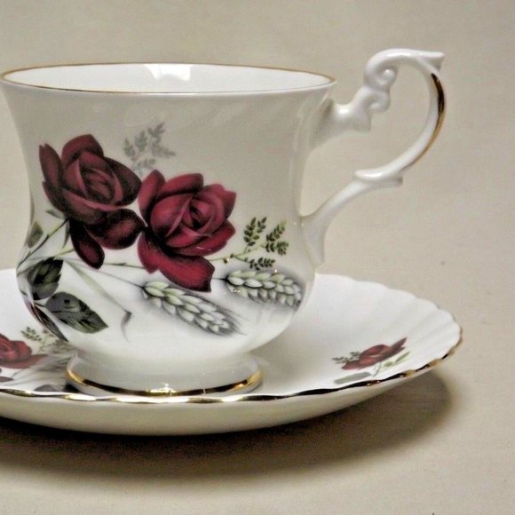 Royal Dover Bone China England Red Roses Pattern Tea Cup and Saucer - Picture 3 of 14